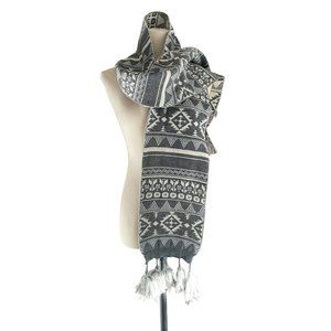 Berkshire Fashion Gray Winter Tassel Scarf